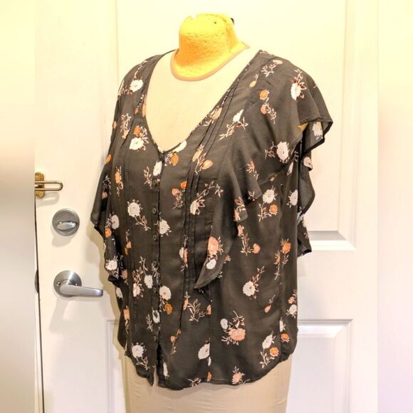 $5 Item! EUC Torrid XL Ruffled Floral 100% Rayon Sleeveless Button Front Blouse - Picture 5 of 6